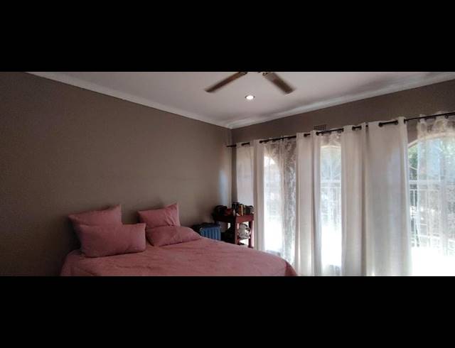 4 BEDROOM HOUSE FOR SALE IN OAKDENE